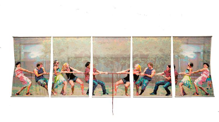 'Sokatira', 2014-2018. Cañamazo bordado a mano, algodón. Obra de Marta Zelaia.