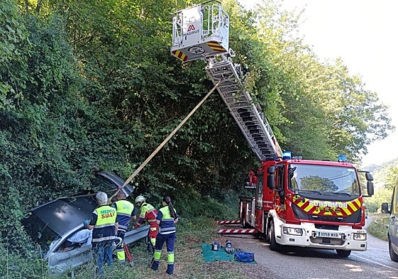 Un herido al salirse de la vía un coche en Veguilla de Soba