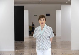 La historiadora del arte y galerista afronta su segundo año al frente de la veterana feria santanderina