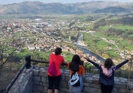 Mirador del monte Gedo, con el valle de Buelna al frente.