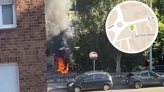 Una furgoneta del servicio de limpieza PreZero se incendia en la Avenida de Los Castros