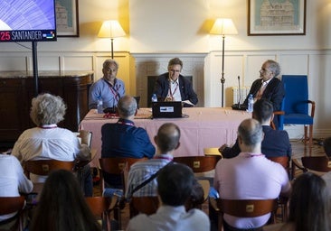 Valentín Alfaya, director de Sostenibilidad de Ferrovial; Daniel Castro, director de la Escuela de Caminos de la UC, y el director científico del IH Cantabria, Íñigo Losada.