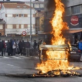 Piquete de trabajadores del metal, el pasado junio en el Polígono de Candina, en Santander.
