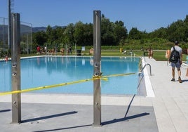 La piscina de Tanos, la primera en la que se encontraron restos de heces en el agua.