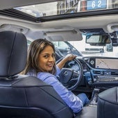 Jeanette Alva, a bordo de su taxi.