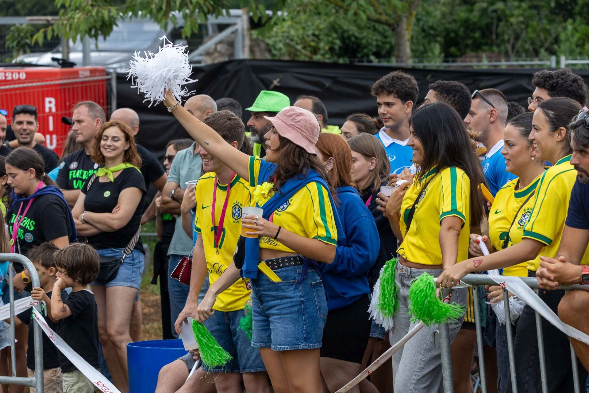 Buen ambiente y competición durante el II Campeonato de las Peñas en las fiestas de Revilla. 