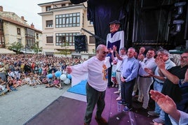 Un momento del divertido estriptis que protagonizó el actor Antonio Resines en su villa de adopción