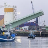 El puente levadizo de Raos, abierto para permitir la salida de barcos, en 2024.