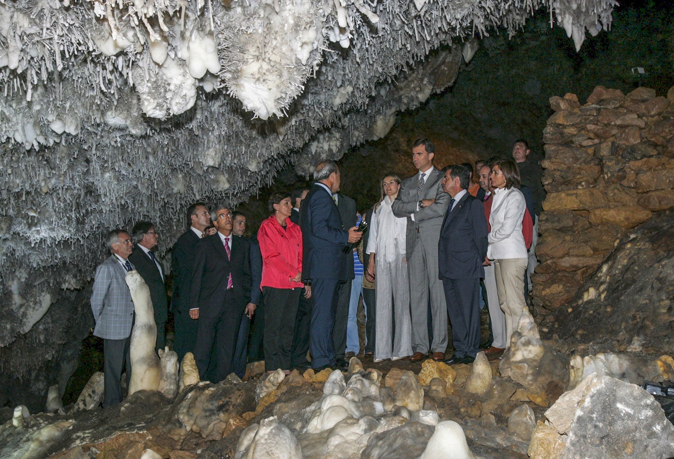 En julio de 2009 los Príncipes de Asturias visitaron la cueva. Recorrieron tres de las salas, en las que López Marcano hizo de guía.