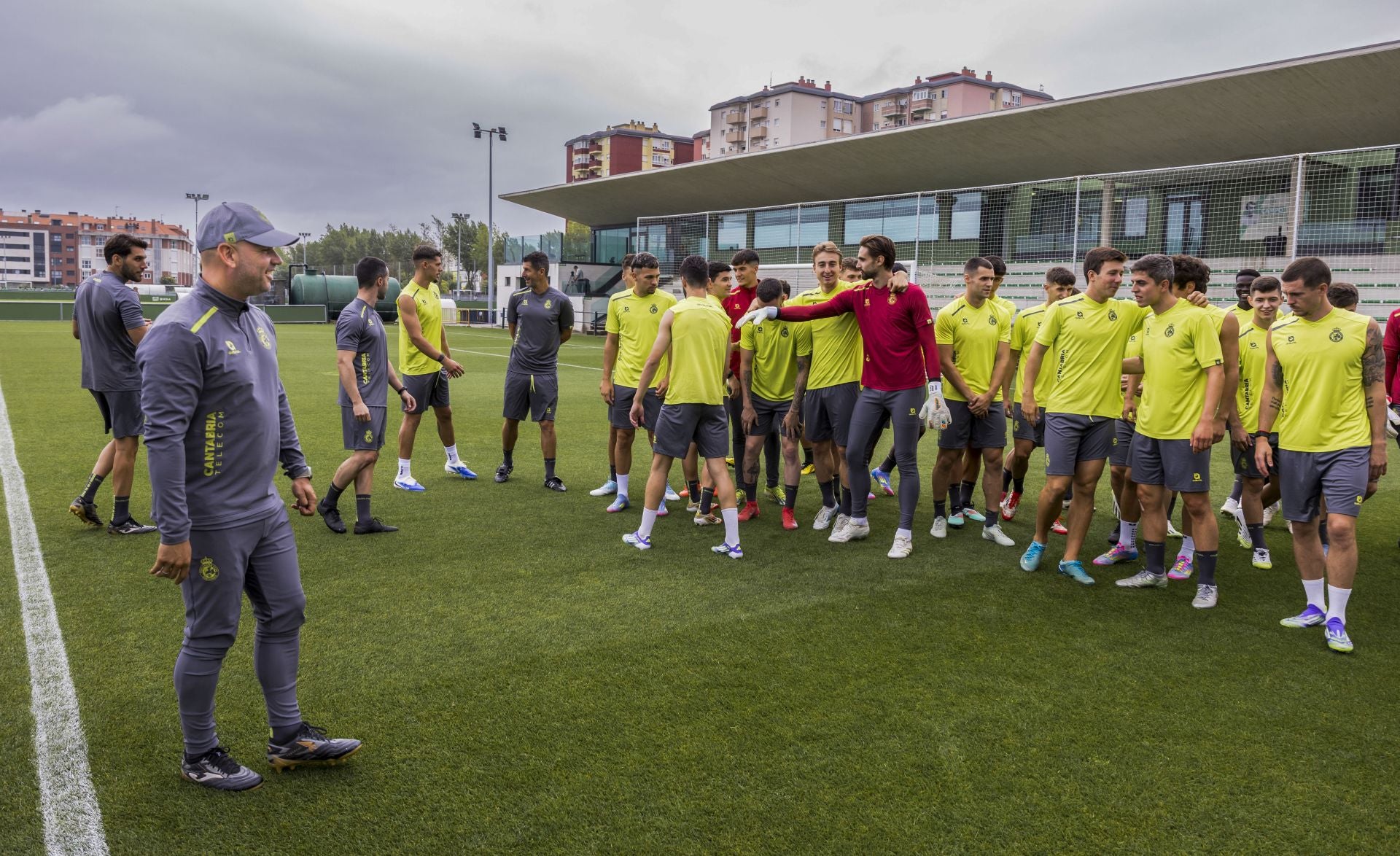 Los primeros saludos y bromas del nuevo curso.