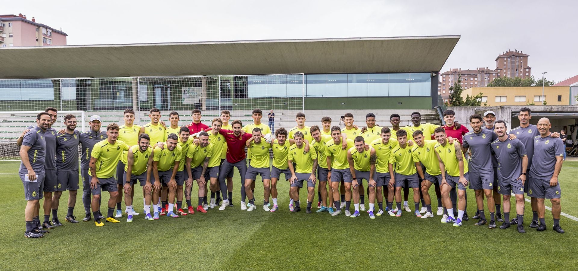 Jugadores y cuerpo técnico posan para inmortalizar este inicio de pretemporada.
