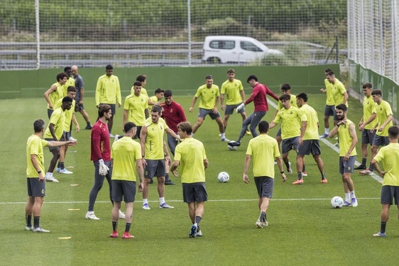 El Racing culminará su primera semana de entrenamientos con el partido del sábado ante el Eibar.