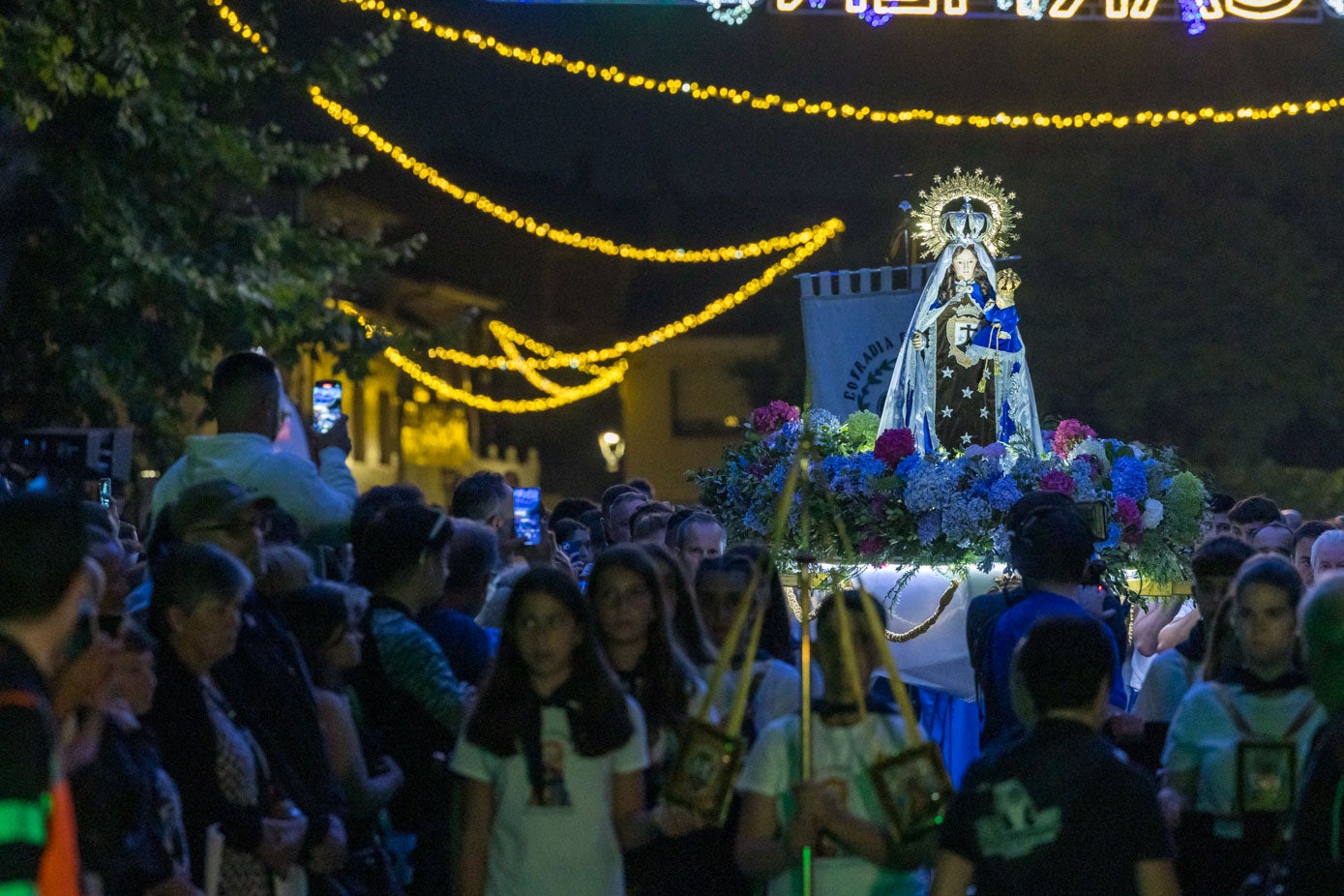 Las misas se celebran en el exterior del Santuario, presididas por la imagen de Nuestra Señora del Carmen. La primera procesión solemne ha sido esta mañana a las 05.00, Habrá también procesiones a las 12.00 y las 20.00 horas.
