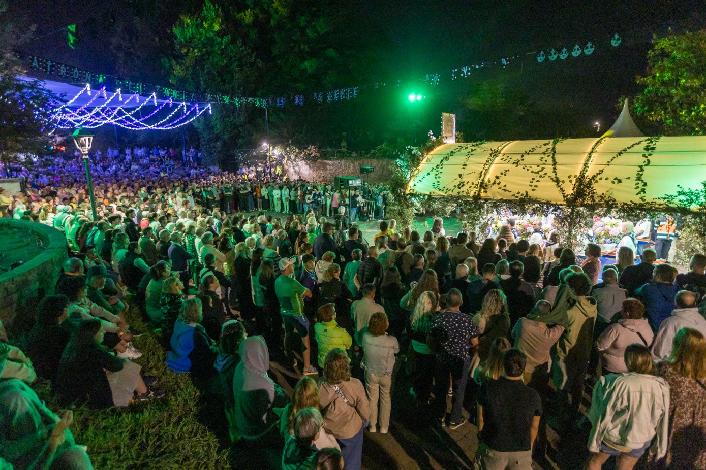 Miles de personas devotas de la Virgen del Carmen se acercan todos los años hasta Revilla.