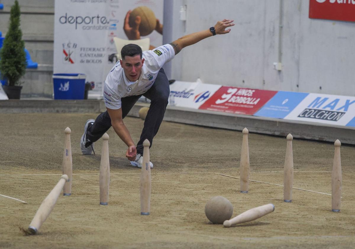 Víctor González domina el Campeonato Regional tras las dos primeras vueltas disputadas en las boleras de Cueto y Peñacastillo.