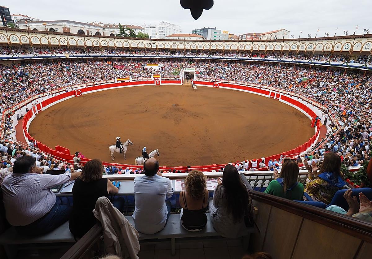 Vista general de la plaza de toros de Santander.