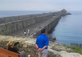 San Vicente reabre el rompeolas tras meses cerrado por cambios de personal