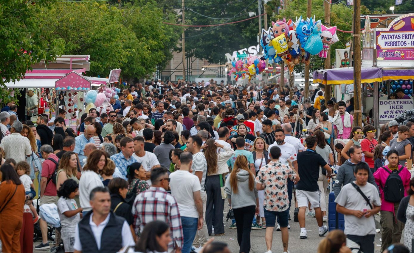 Gente, gente y más gente en las ferias.