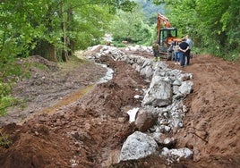 Visita a las obras de mejora del arroyo Redondo en  San Andrés.