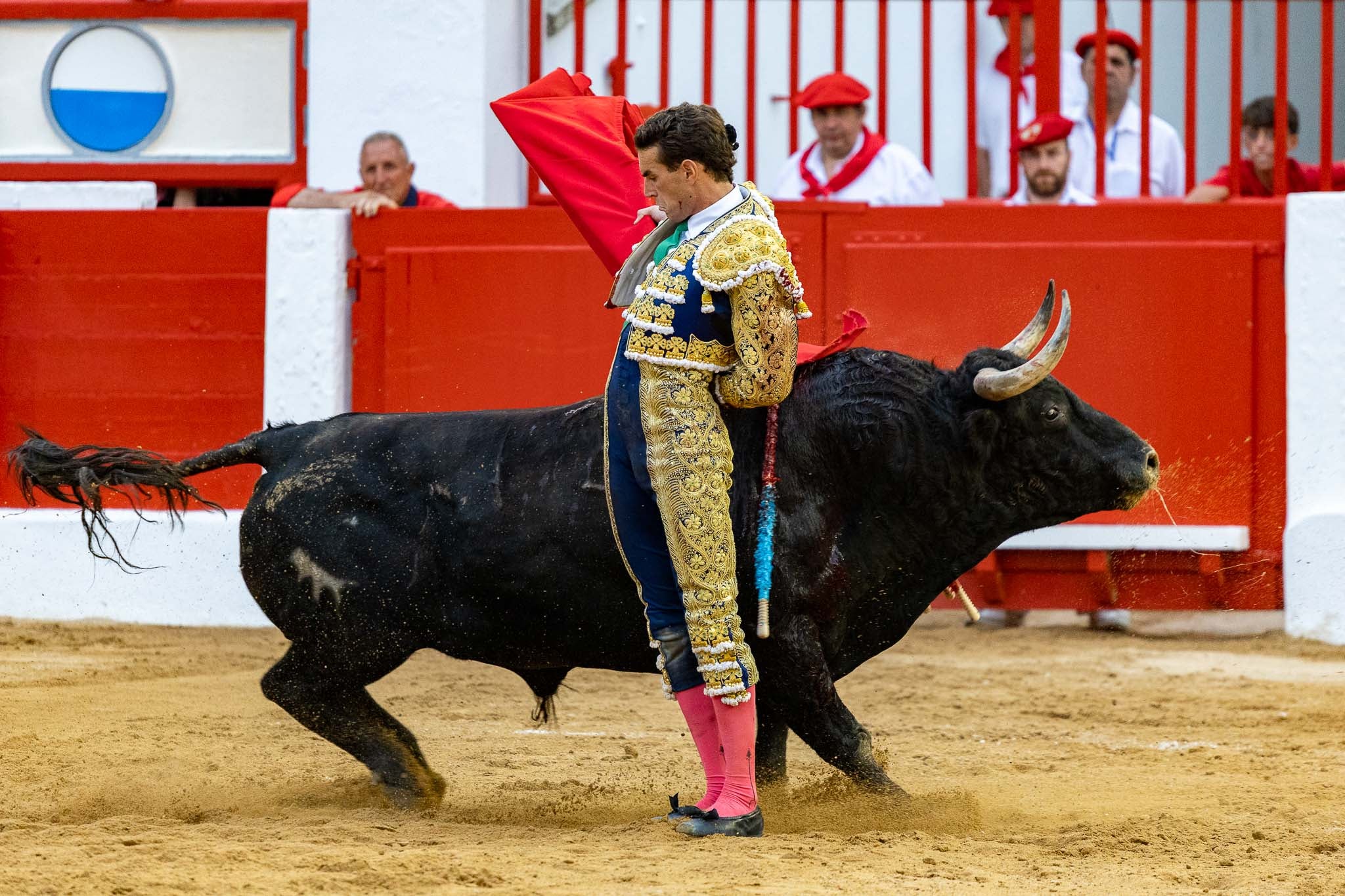 Fernando Adrián y su faena a ‘Secuestrador’: valor seco y toreo bueno para poner de acuerdo a la caldera de Cuatro Caminos