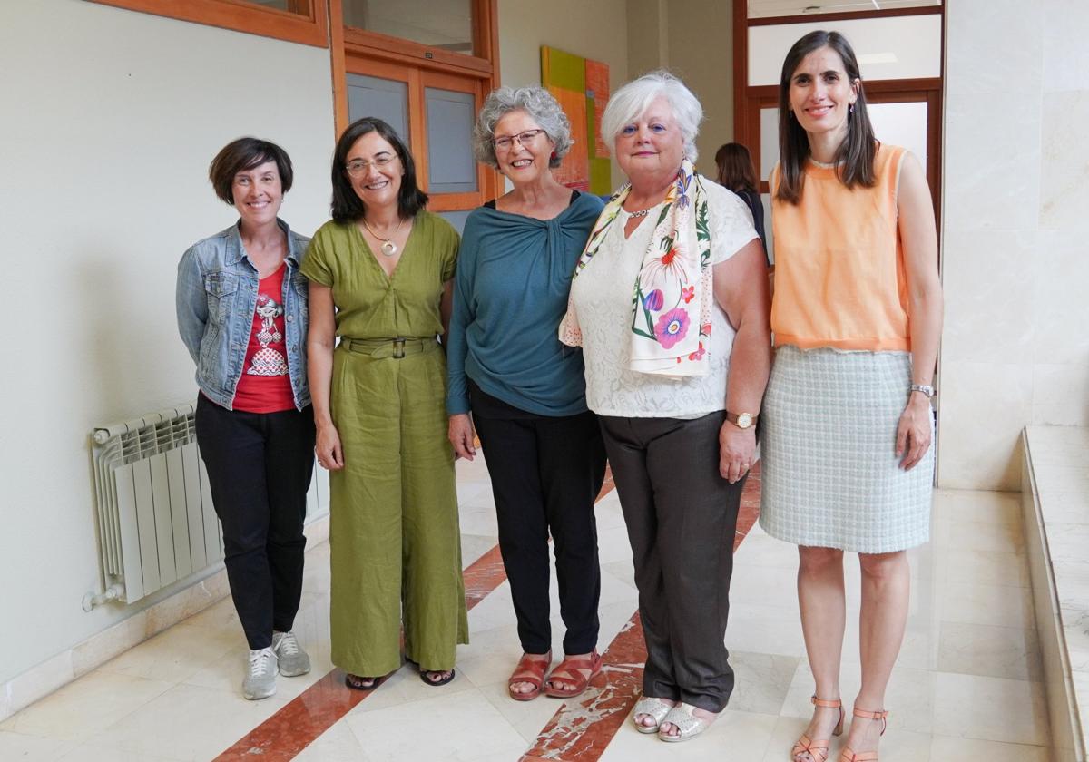 De izquierda a derecha, Nuria García, Conchi López, las hermanas Muñoz Castillo y Rebeca Saavedra.