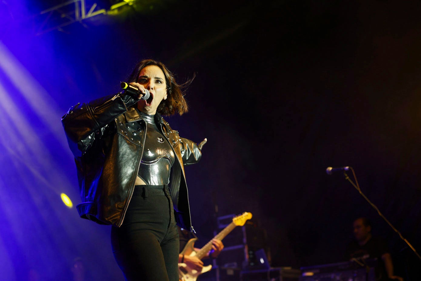 Chenoa irradia energía cuando canta