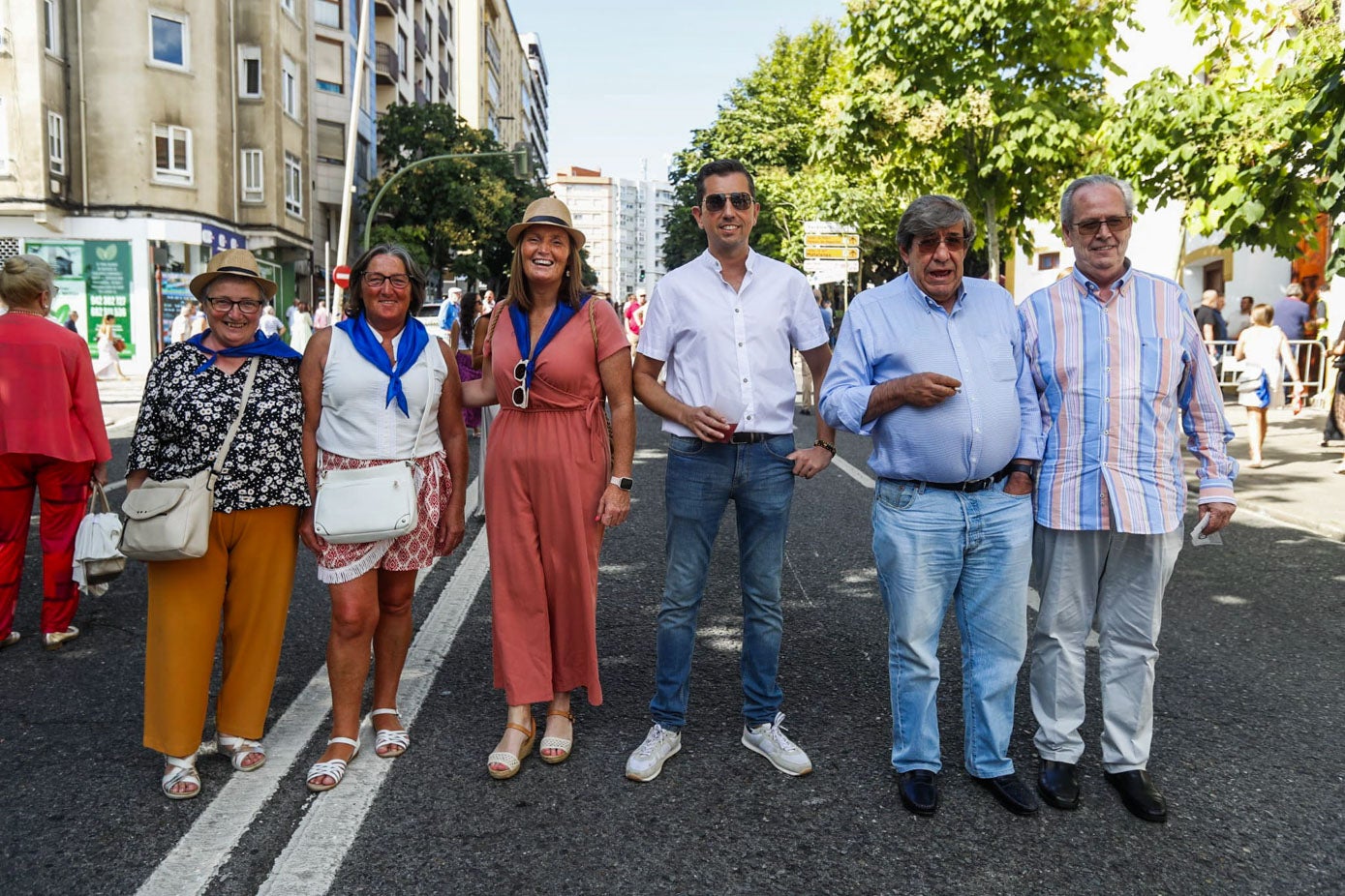 Josefina González, Esperanza González, Leticia Vila, Ángel Bolado, Isidro López y José María Vicente.