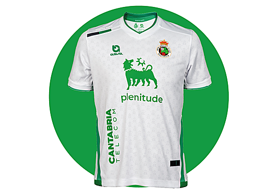 Aldasoro, Andrés Martín e Íñigo Vicente con la camiseta que se ha presentado este miércoles en La Porticada.