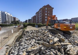 Solar de la S-20 en Santander donde se levantará una nueva promoción de viviendas, la pasada primavera.