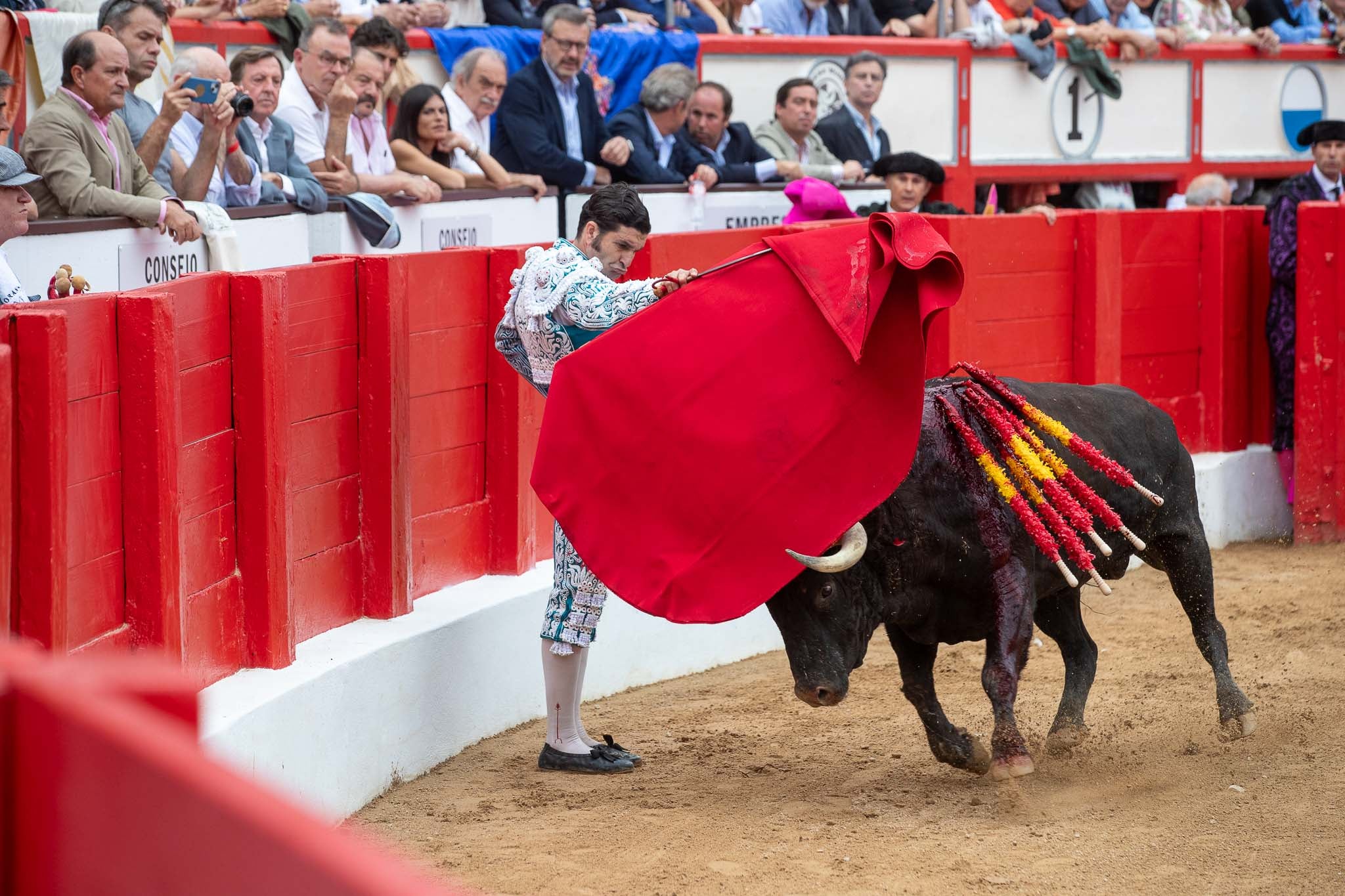 Inicio de faena de Morante.