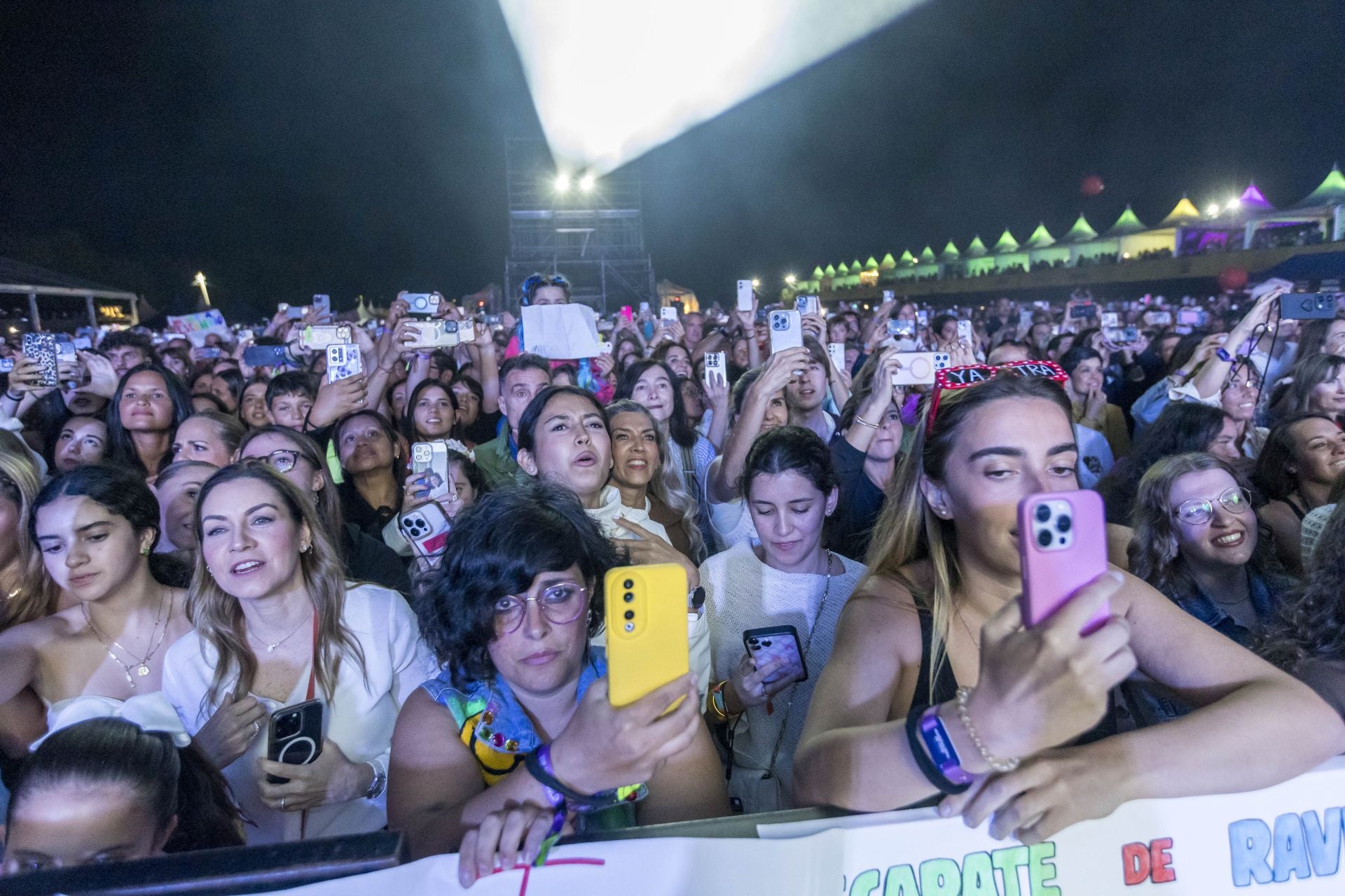Yatra y los incombustibles fans de La Magdalena