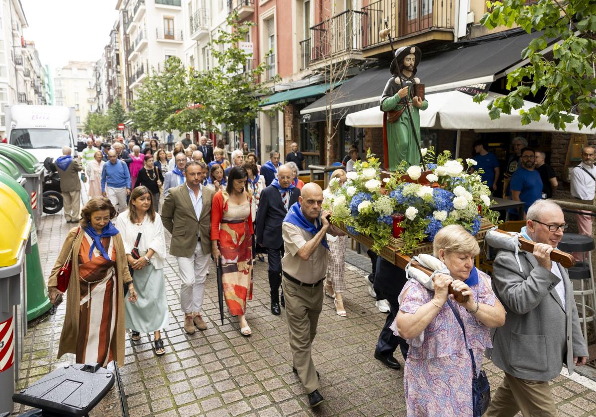 La procesión, a su paso por Peña Herbosa. La alcaldesa, Gema Igual, en la comitiva.