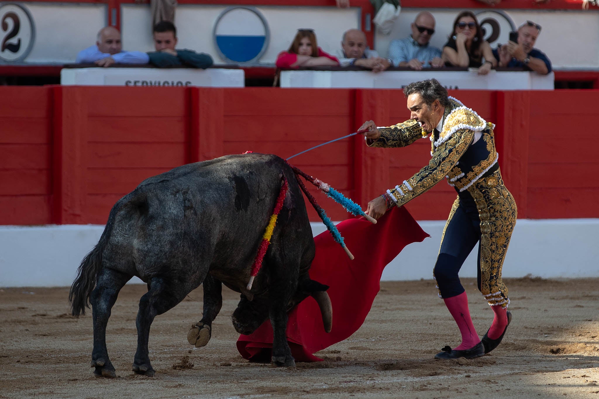 El Cid entrando a matar al primero de la tarde.