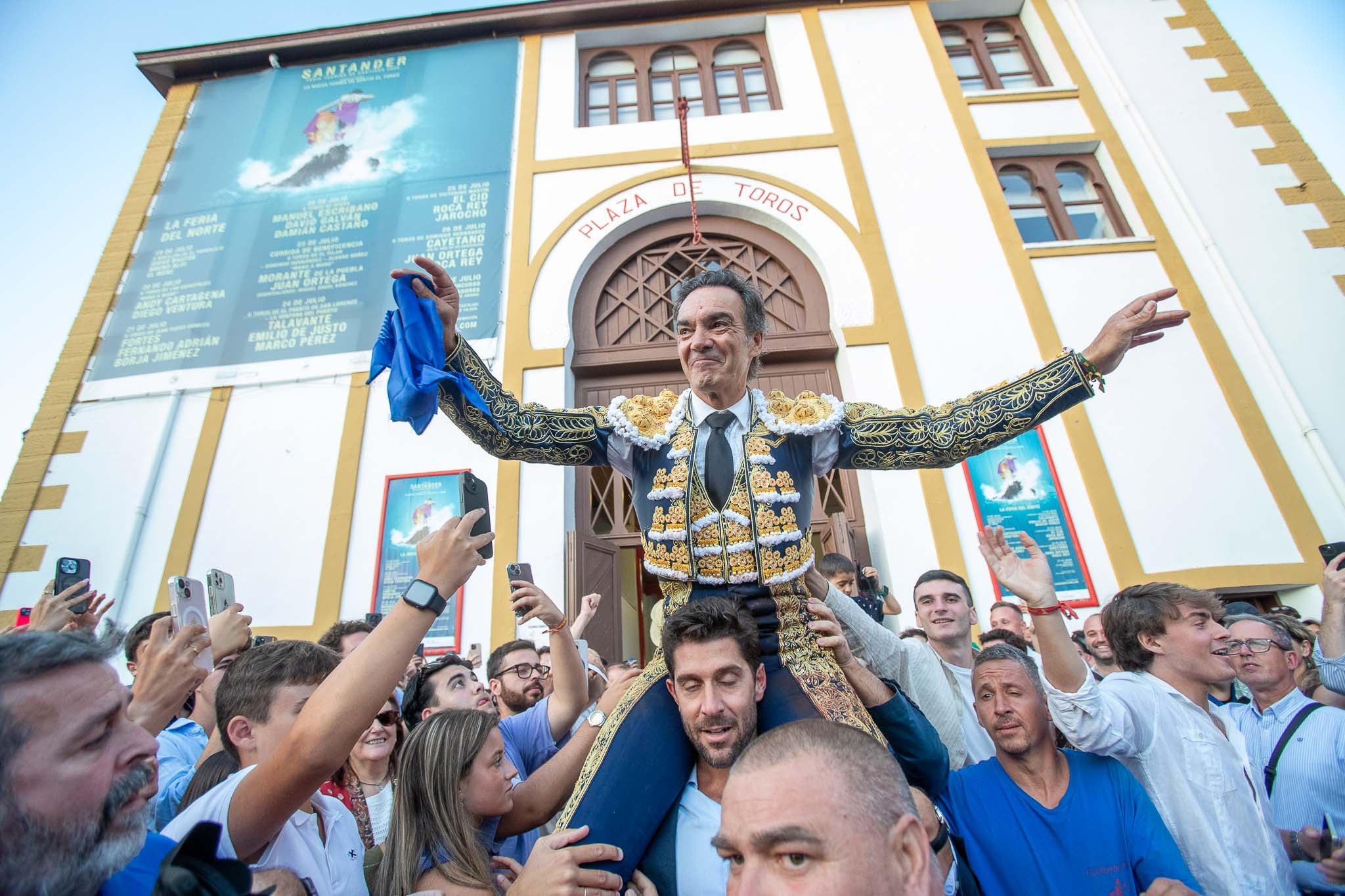 El Cid a hombros por la puerta grande