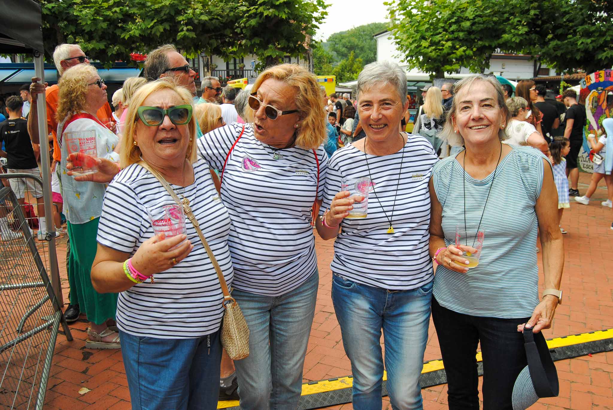 Las chicas de la Asociación Cantabria en Rosa acudieron a disfrutar del evento y también tuvieron un expositor informativo.