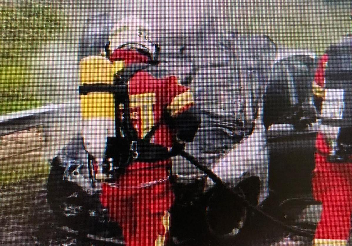 Un coche se incendia en plena A-8 a la altura de Valdáliga