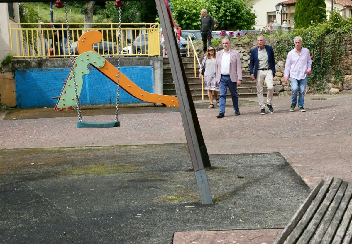 La rehabilitación del parque infantil de Pesquera estará lista a finales de año