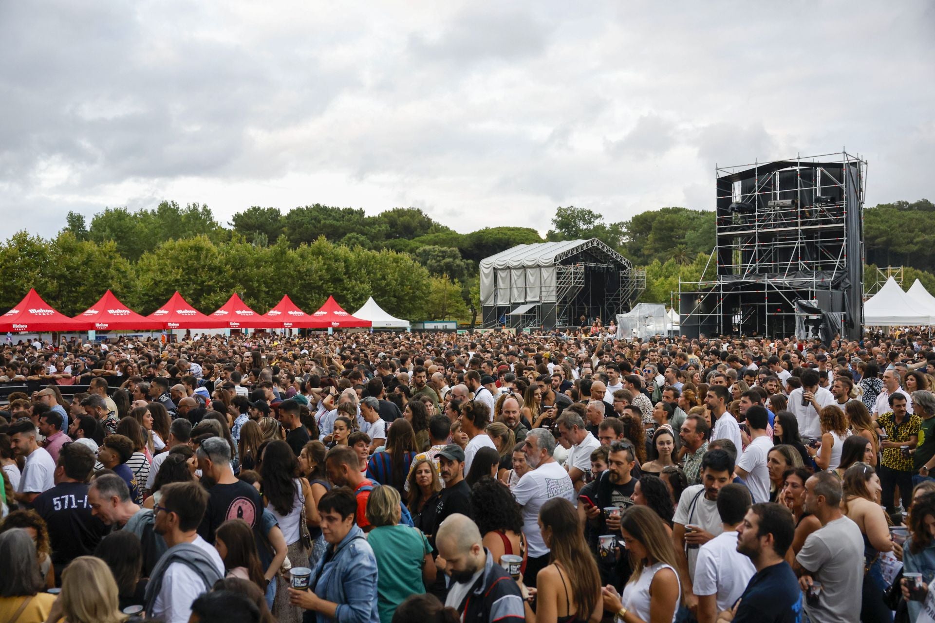 El público, a la espera de que empezara el show en La Campa