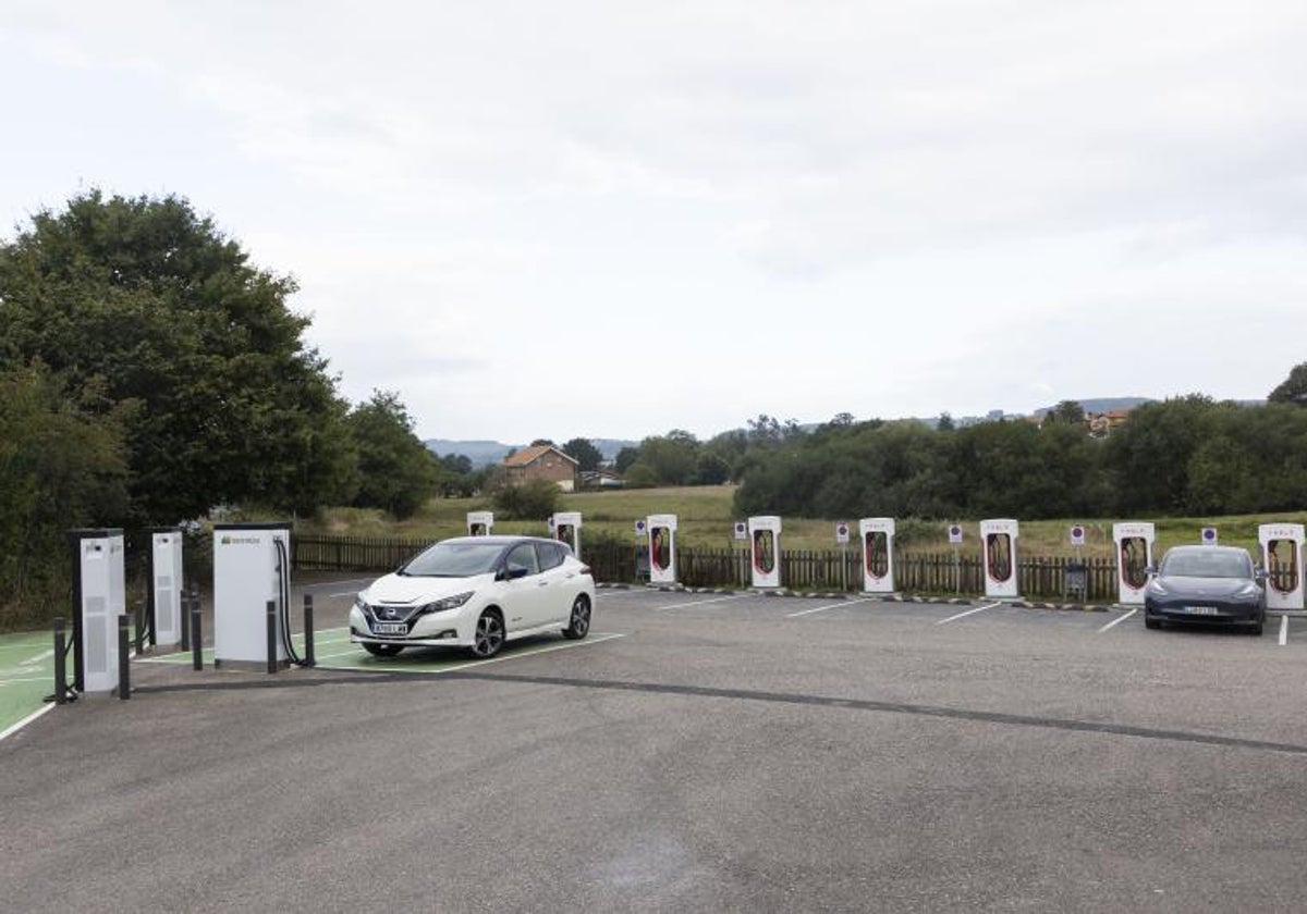 Punto de recarga de vehículos eléctricos.