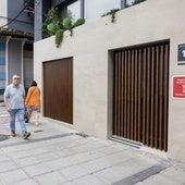 Un bajo comercial recientemente reconvertido en alojamiento turístico en la calle Nicolas Salmeron, en Santander.