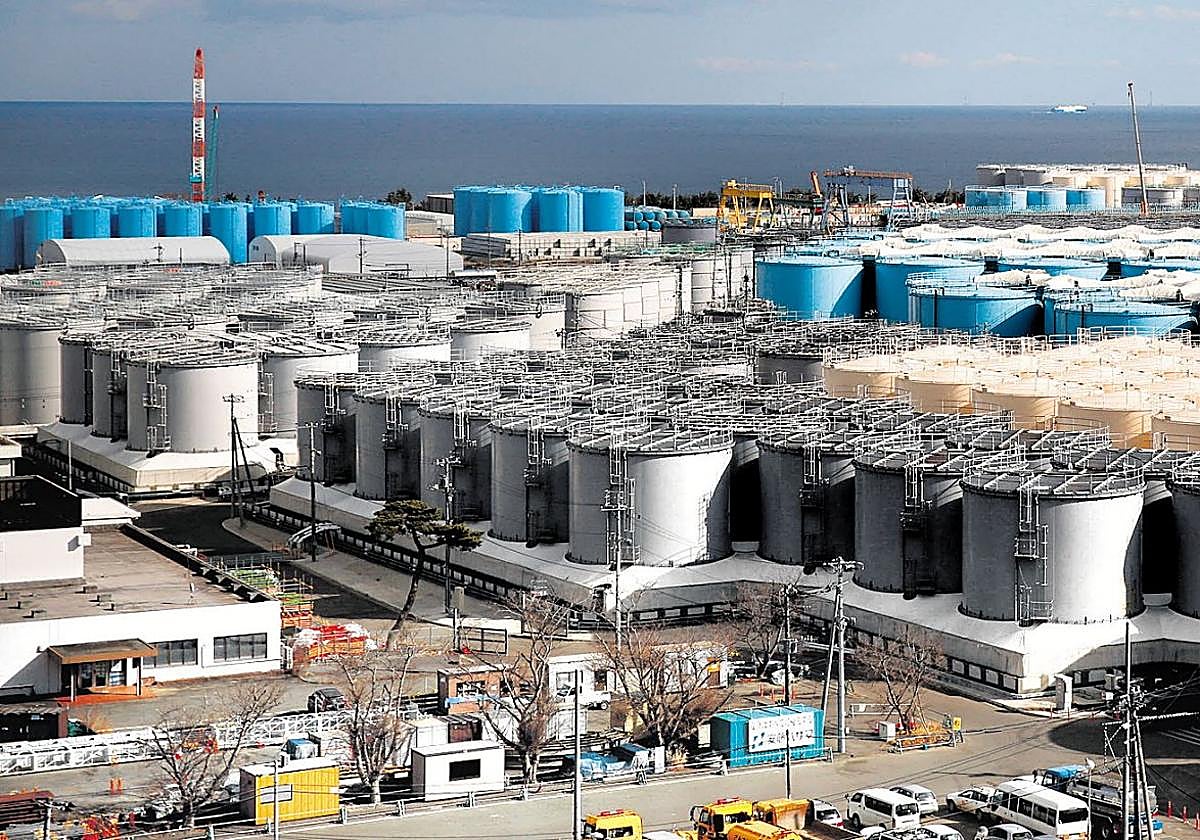 Central nuclear de Fukushima, con los tanques que albergan el agua contaminada que no se podía depurar hasta la fecha.