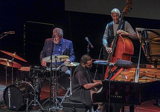 John Clayton, Jeff Hamilton y Sullivan Fortner