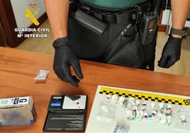 La Guardia Civil detiene a dos hombres por tráfico de drogas en Comillas y Castro Urdiales