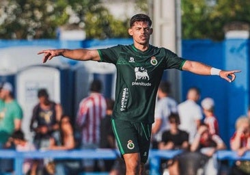 Javi Montero, en un partido con el Racing.