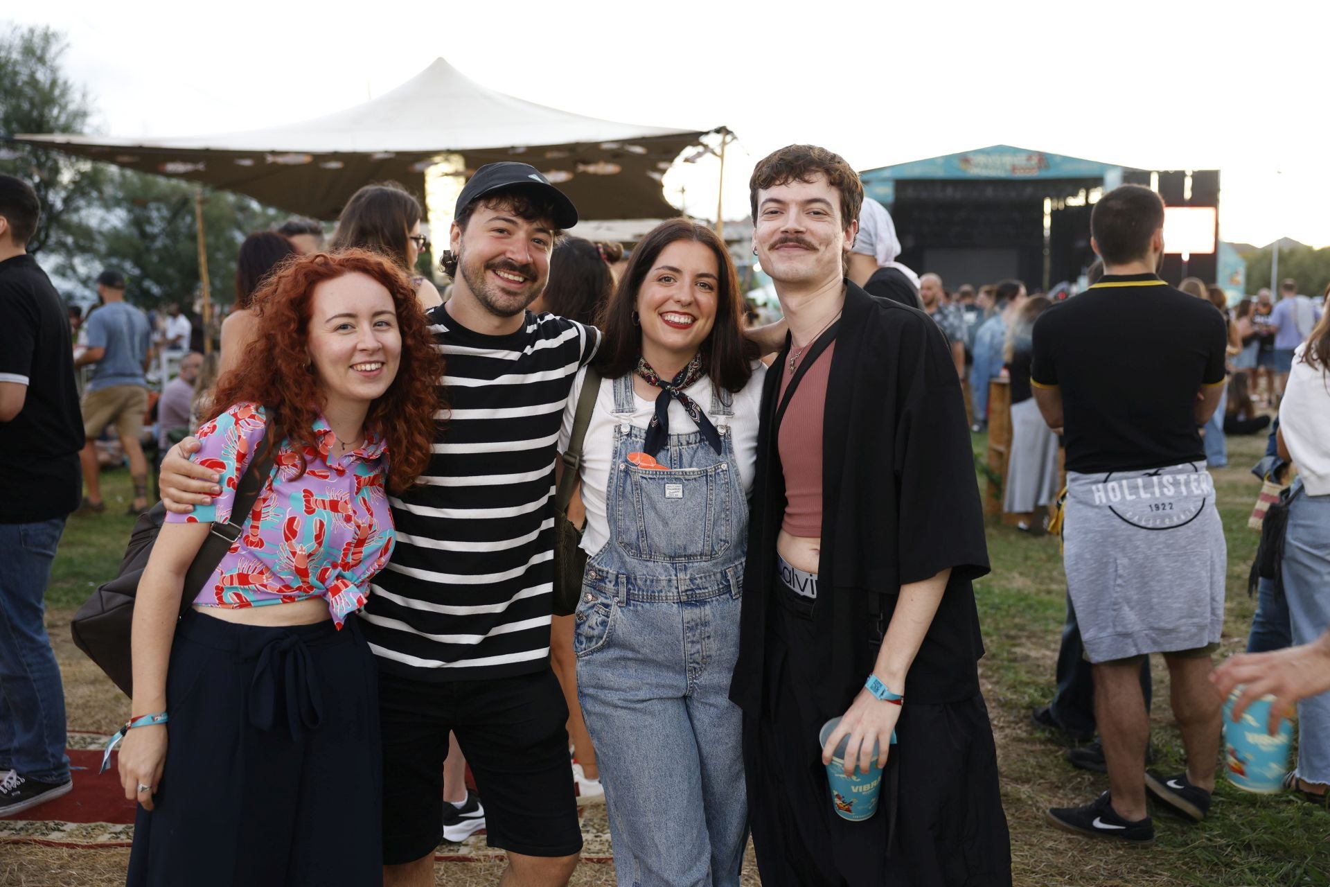 Un grupo de asistentes al primer concierto.