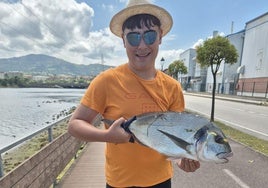 Una dorada de 3,2 kilos, en Maliaño