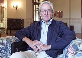 Elías Díaz, en 2004, en el Palacio de La Magdalena.