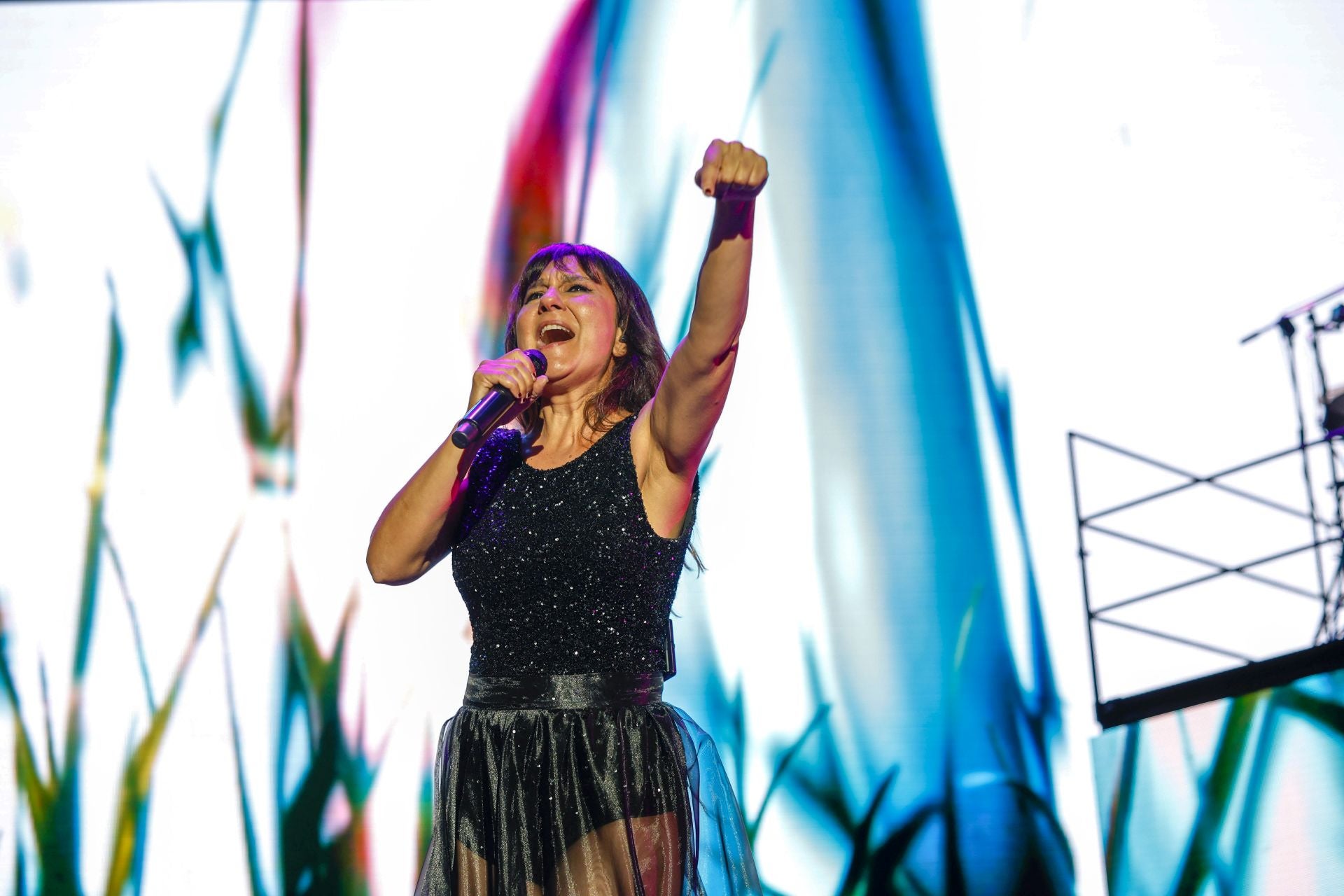 Eva, elevada sobre el escenario mientras cantaba 'En el centro de un tornado', fue solo una de las imágenes clave.