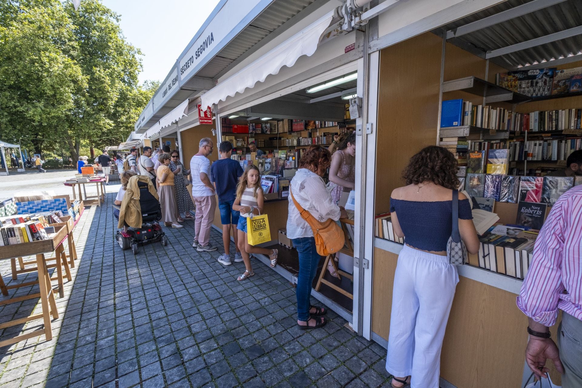 La literatura para los más jóvenes también está presente en los expositores de la feria.