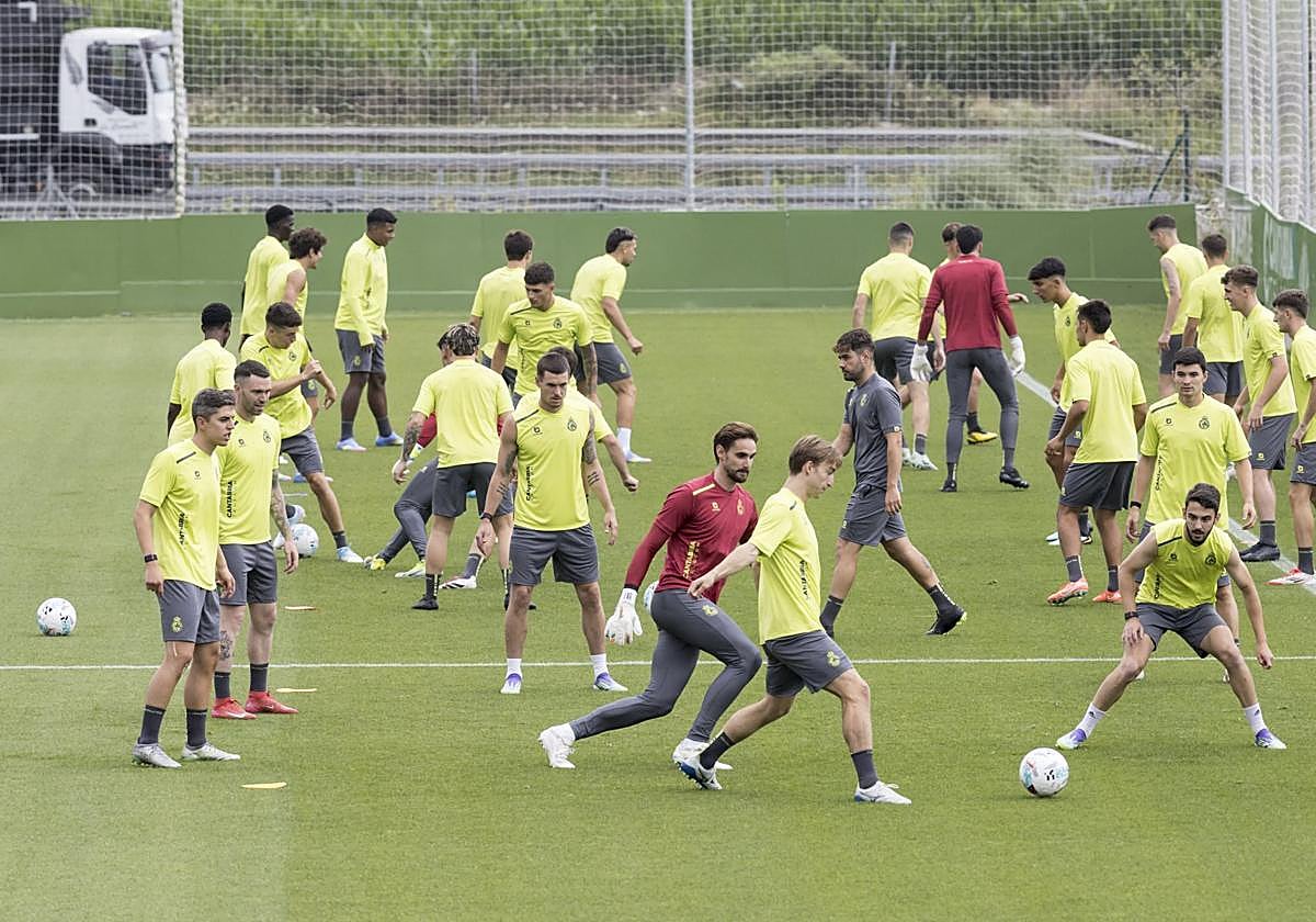 La plantilla del Racing, durante un entrenamiento de la presente pretemporada.